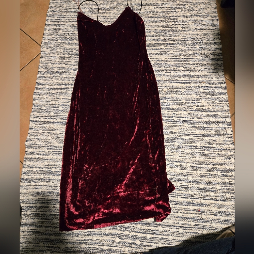 Popular Basics Velvet Midi Slip Dress in Burgundy